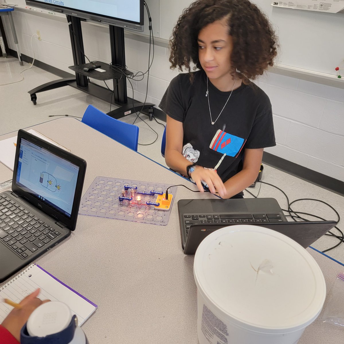 levo_land's tweet photo. Electrifying Day in #LevoLand making circuits #PLTW #Science #HPMS https://t.co/dZI8DUc7wW