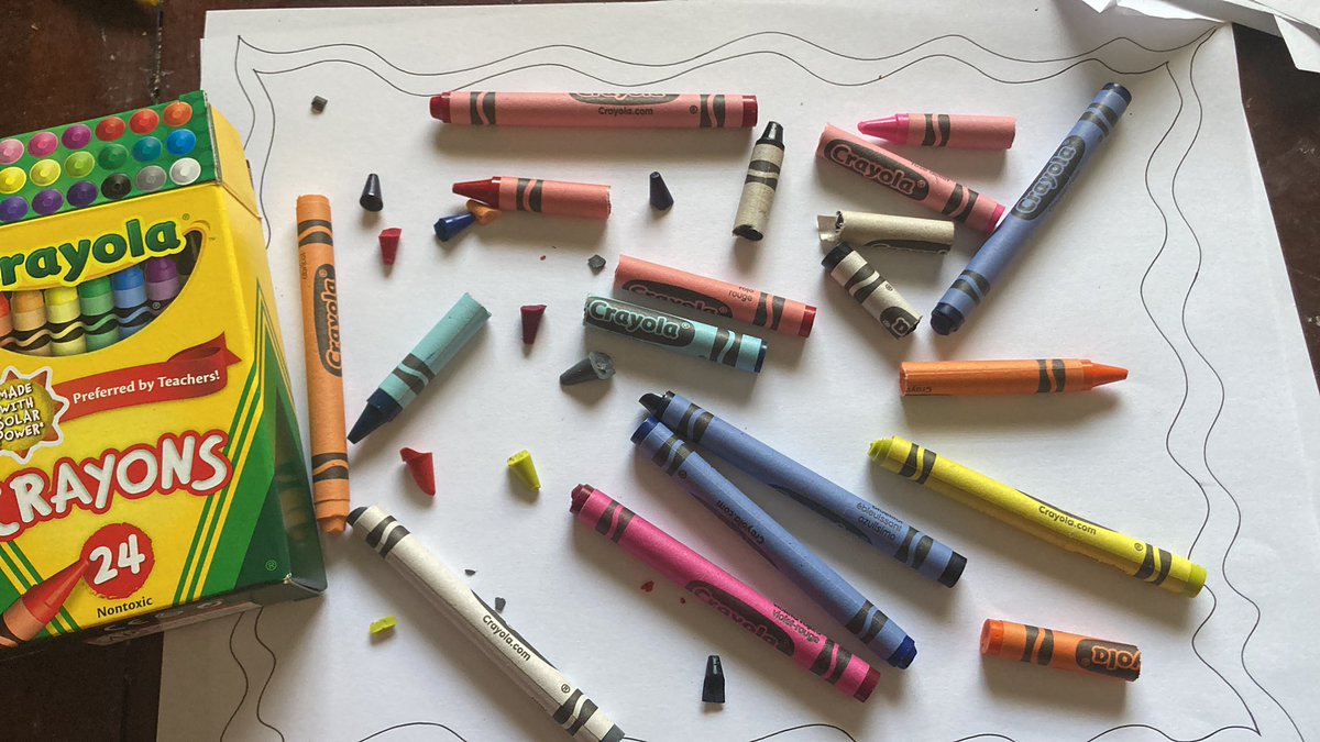 Rissa5107's tweet photo. @Crayola nearly every crayon broke 🥺🥺 what’s different with these?? I’ve never had this problem 😩 https://t.co/ShQEqwfUks