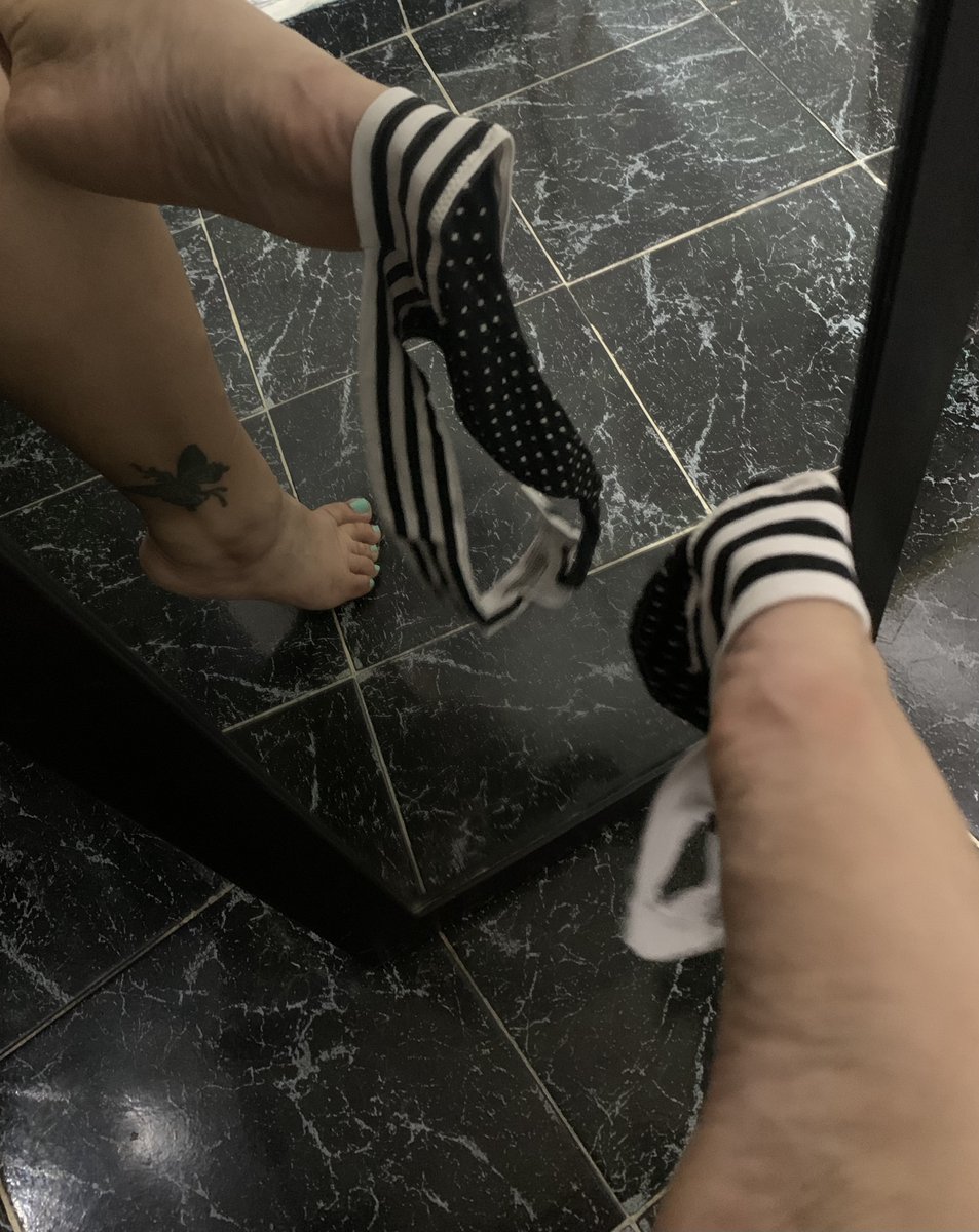 TwinkleToes7_7's tweet photo. Hello my cuties!😘#feet #FOOTFETİSH #feetfetiche #Feet #feethot  #thongass #Sales #feetpicsforsale DM for customer content 😉
https://t.co/5zStKigk69 https://t.co/WhI1tguTNi