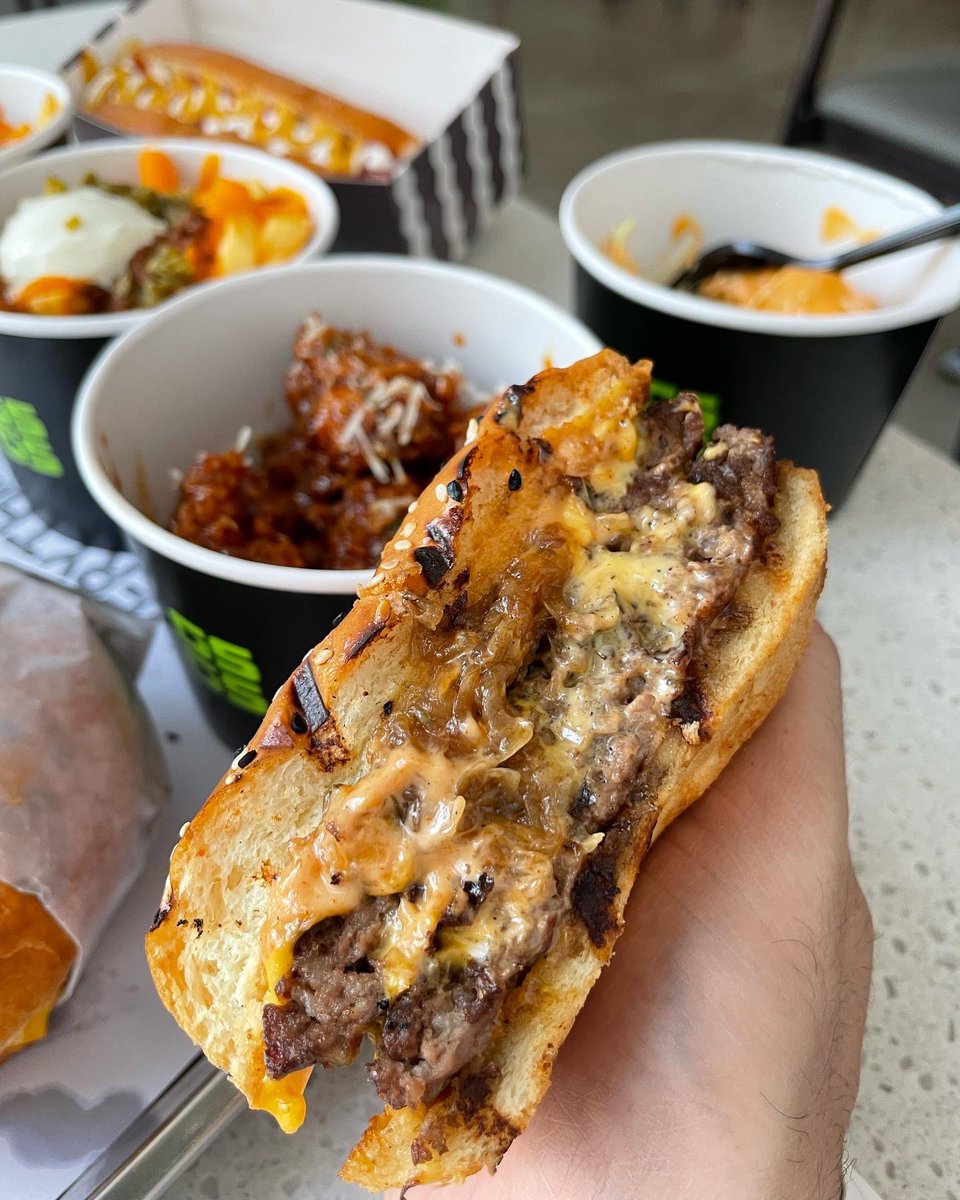 Khobar_tour's tweet photo. مطعم جريل شاك 
@GrillshackSA 
 من المطاعم المتميزة في البرجر واللي دائماً متجددة ومتطورة وتقدم البرجر بطعم مميز وجودة عالية

مقدم لكم خصم ١٥٪ الى يوم السبت ٢١ مايو على جميع فروعهم في الخبر والدمام ، لا يفوتكم 

#جريل_شاك #برجر 
#مطاعم_الخبر
 #مطاعم_الخبر_جريل_شاك https://t.co/8VHE2xMhta