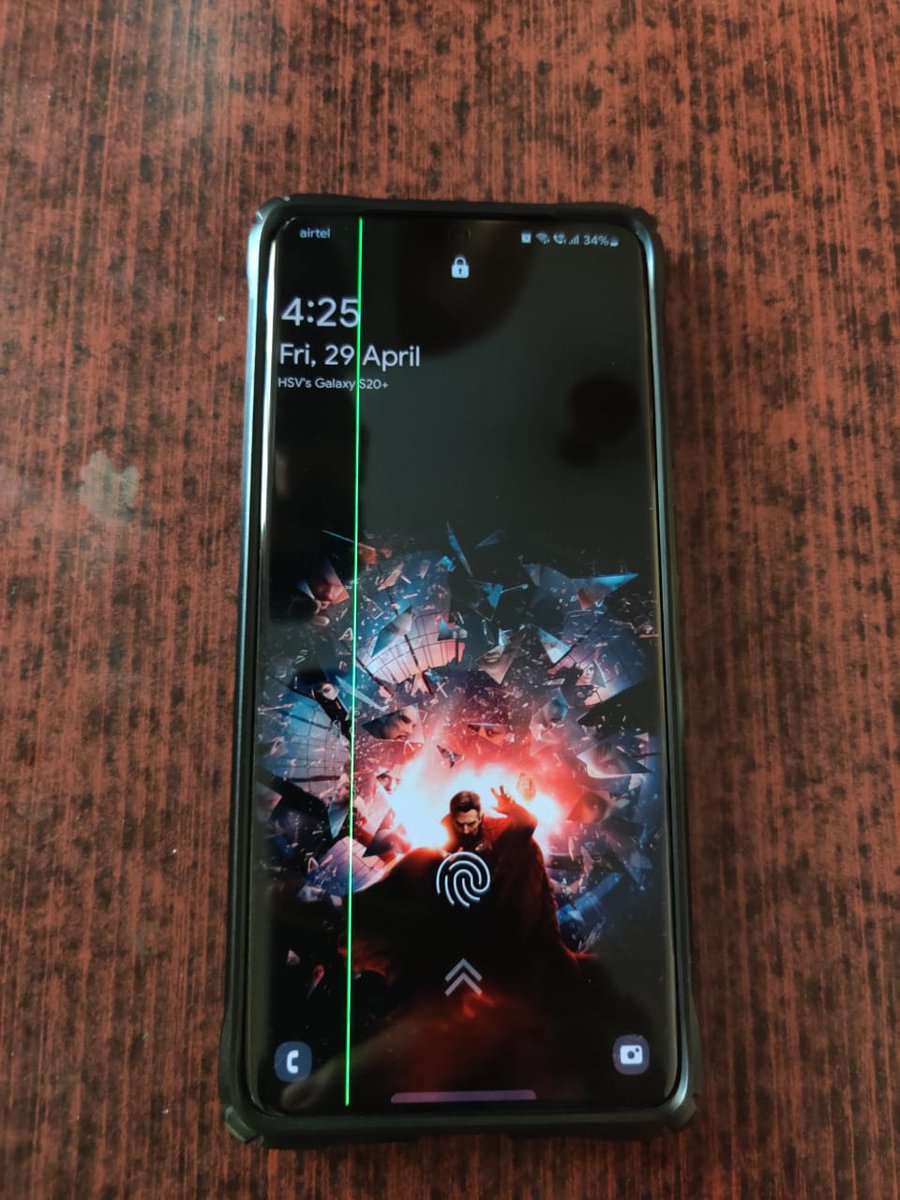 sondesix's tweet photo. Samsung doesn't take severe yet common issues seriously.

For a company as big as Samsung, that's very shameful &amp; problematic.

Green/pink lines suddenly appeared on the screens of a lot of Galaxy S20 series phones. Users have reported these issues since more than a year ago. https://t.co/mKvhpoWKbw