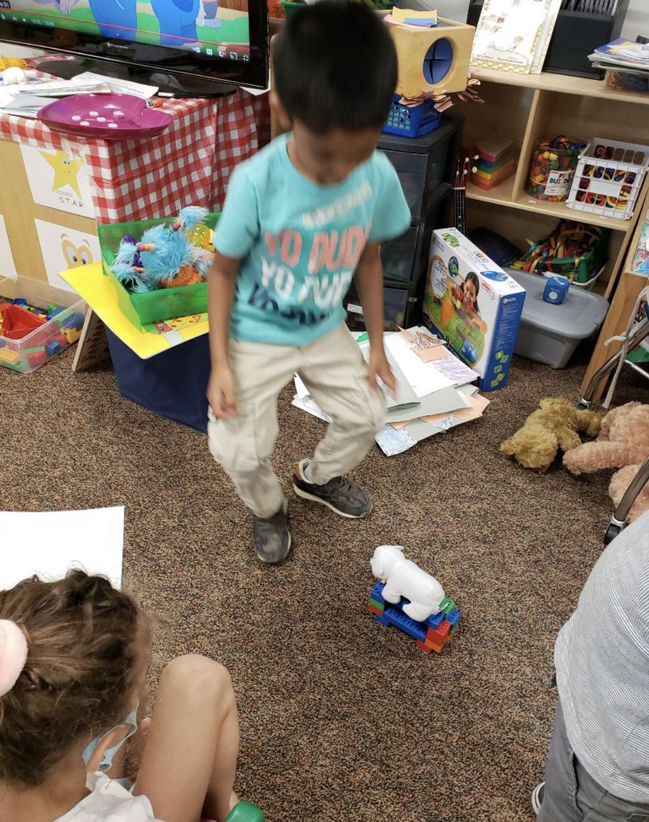 TracySlavis's tweet photo. Which size is the best fit? Finding the right size for the stories Sitting in a Box and Goldilocks and the Three Bears. Pre-K fun! #TurnerCreekES https://t.co/sR8CYQCiYN