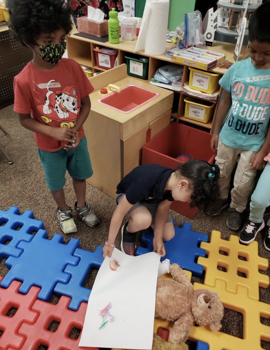 TracySlavis's tweet photo. Which size is the best fit? Finding the right size for the stories Sitting in a Box and Goldilocks and the Three Bears. Pre-K fun! #TurnerCreekES https://t.co/sR8CYQCiYN