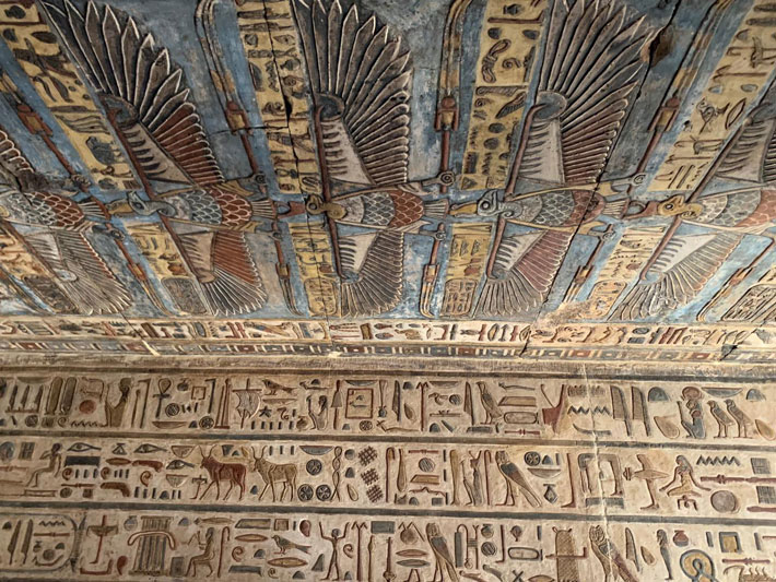 archaeologymag's tweet image. Cleaning of the interior of Luxor’s Temple of Esna has revealed images of 46 birds arranged in two rows. 

archaeology.org/news/10545-220…