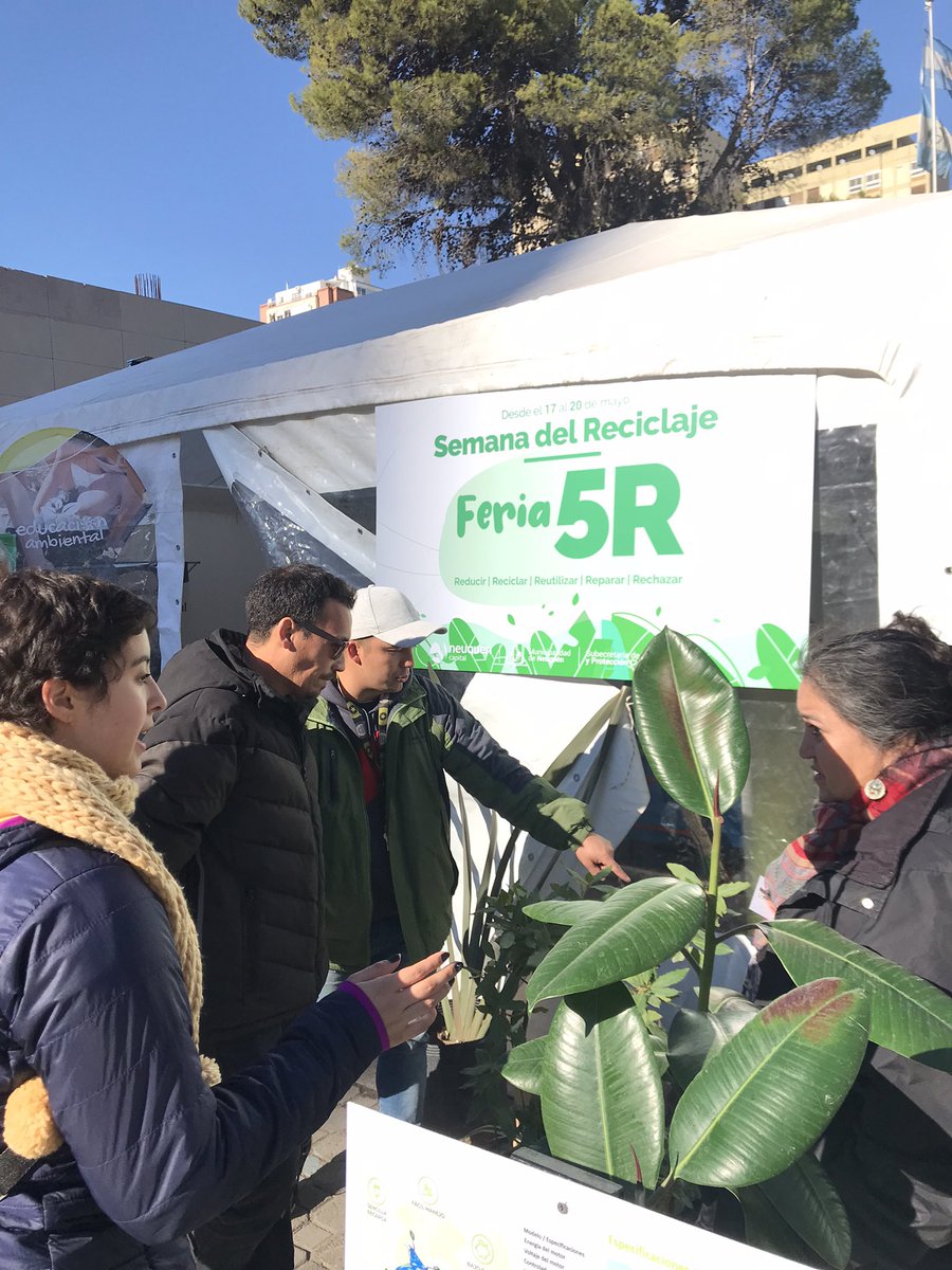 panchobaggio's tweet photo. Celebramos la Semana mundial del Reciclaje cobla Feria 5R 
Vení a conocer todo lo que podés hacer para cuidar el ambiente!
Estamos hasta el sábado 21 de 10 a 18 hs en el Monumento. 
#YoSeparo 
@munineuquen 
@MedioAmbNqn https://t.co/wlcAxLokCH
