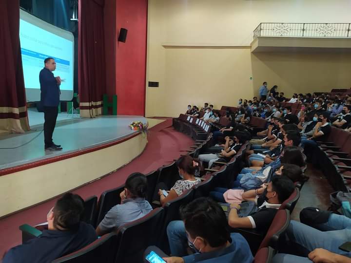 bermudez_ademir's tweet image. En estos momentos se está llevando a cabo la conferencia Robot robi: un robot para niños con autismo en el #CISC2022 Con el ponente Mtro. Ademir Bermúdez Aguilar que nos visita desde la República del Salvador.