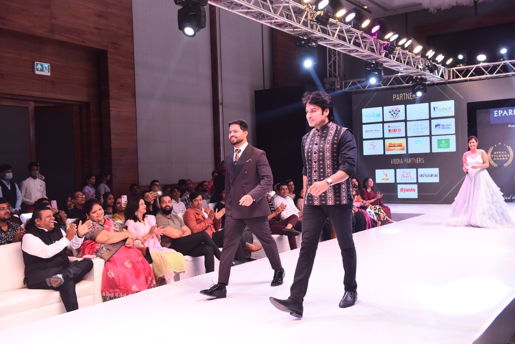 IamAkashDNayak's tweet photo. Attended The Utkal Tycoons Award and the 6th edition of Bhubaneswar Runway Week as a Guest and Felicitated the talented personality from our state! Encouraged him and wished him for his future endeavours and success.
#UtkalTycoonsAward #Bhubaneshwar #RunwayWeek https://t.co/jy8krxm4S8