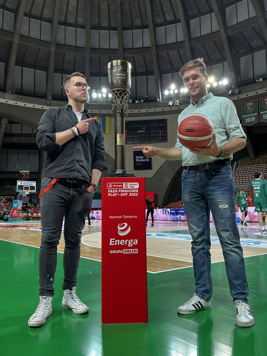 LigezaMateusz's tweet image. Play-offy, baby! Rozpoczynamy wielką serię. Dwie uznane marki, na dzień dobry @Hala_Stulecia i rywalizacja @WKS_SlaskBasket z @LegiaKosz. Relacja w @RadiowaJedynka, a później pomeczowy #plkpltalk z Olkiem Dziewą! #plkpl z @jakubklyszejko 🔥