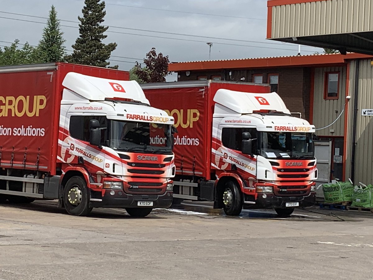 FamilyBizPaul's tweet photo. Great to finally meet in person the family behind award-winning transport and logistics business @Farralls_Tspt on the #FamilyBizRoadTrip. Cannot believe it is nearly a year since you won two of our National #FBOTY awards! https://t.co/UHZF1TcGQZ
