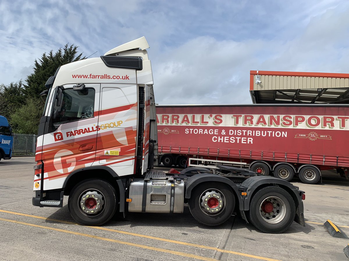 FamilyBizPaul's tweet photo. Great to finally meet in person the family behind award-winning transport and logistics business @Farralls_Tspt on the #FamilyBizRoadTrip. Cannot believe it is nearly a year since you won two of our National #FBOTY awards! https://t.co/UHZF1TcGQZ