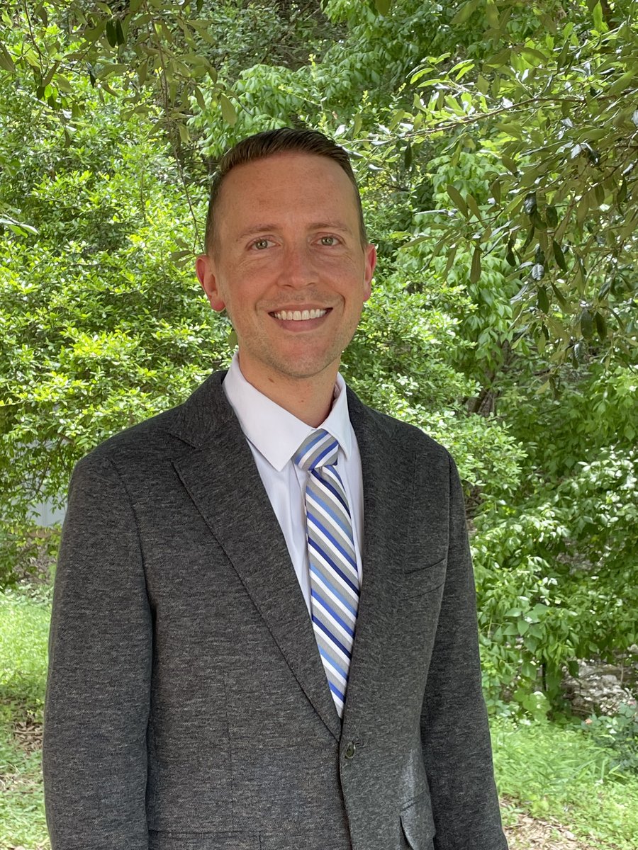 utgradschool's tweet photo. #UTGradStudentProfile
"The choice to attend UT was an easy one. I’m a two-time UT alumnus and consistently amazed at the depth and breadth of faculty knowledge and resources at the School of Nursing. Coming back to UT for the third time was the easiest decision for me to make." https://t.co/uKTVHqGqnl