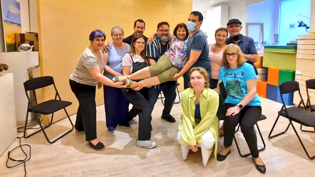SergioAguinaga6's tweet photo. 🎙️Ya queda - para leer la publi y escuchar los #podcast de #PoniendoVozALaPintura  🎧

🖼️Un proyecto de @EducaThyssen #Fundación @iberdrola con una red diversa-inclusiva @AMEB_EB #MayoresVallecas @GrupoAMAS 💚

🙏 Gracias @Mnoska @carlos_s_v @eva_guia y siempre @odysseoenitaca 🥰 https://t.co/v3ovjMAc7D