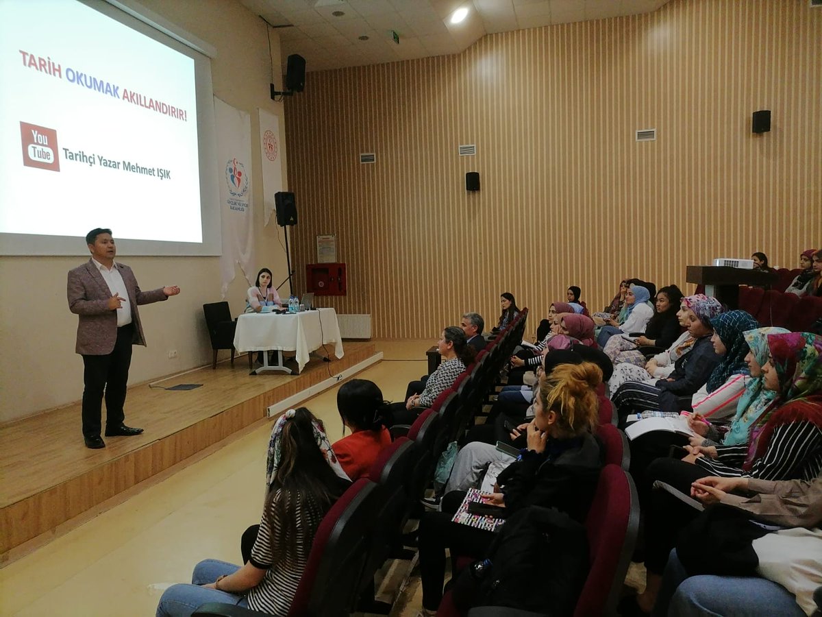 MalatyaKYGM's tweet photo. 📌 Tarihçi yazar Mehmet Işık  "Tarih okumak Akıllandırır" konulu seminerde öğrencilerimizle biraraya geldi.
📍Hacı Hafize Yurt Müdürlüğü
📍Malatya Kız Yurt Müdürlüğü
@kasapoglu @gencliksporbak https://t.co/lVpf7K2Jza