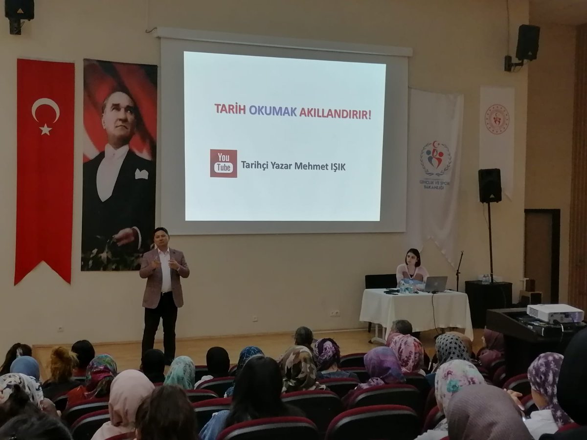 MalatyaKYGM's tweet photo. 📌 Tarihçi yazar Mehmet Işık  "Tarih okumak Akıllandırır" konulu seminerde öğrencilerimizle biraraya geldi.
📍Hacı Hafize Yurt Müdürlüğü
📍Malatya Kız Yurt Müdürlüğü
@kasapoglu @gencliksporbak https://t.co/lVpf7K2Jza