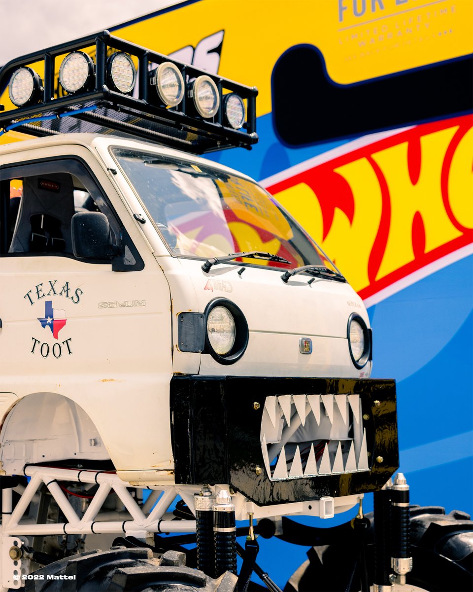 Hot_Wheels's tweet photo. This Mini Truck turned Monster Truck is powered by a 454 Big Block and was completely hand-built from the ground up. Craig has spent countless late nights bringing his dream to reality. https://t.co/WZneEswNhb