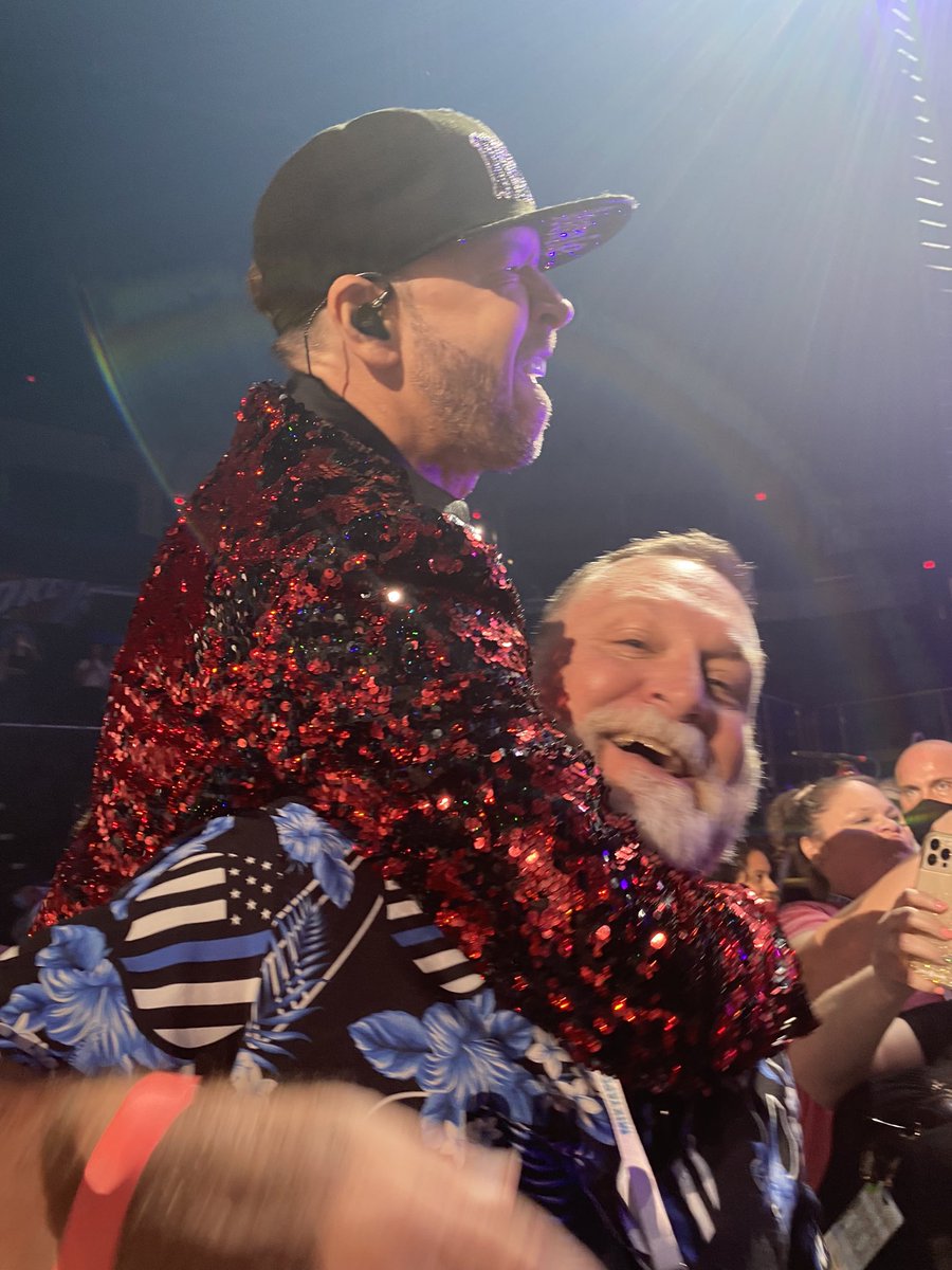 barbour_5th's tweet photo. @DonnieWahlberg I know you aren’t in “Detective Reagan” mode but you made another detectives night last night in OKC with a fly-by head lock 😂   #MixtapeTour2022 #bluebloods https://t.co/Vfi5pt9oDf