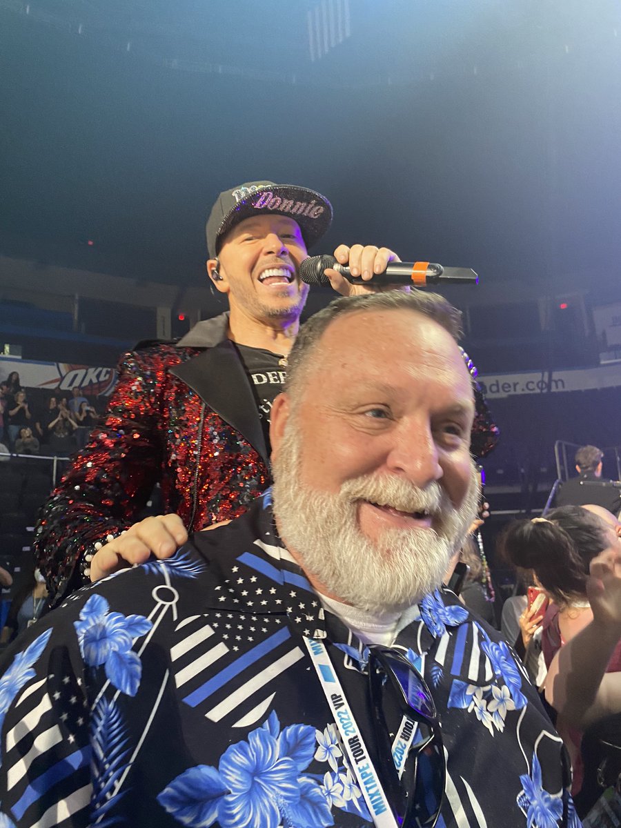 barbour_5th's tweet photo. @DonnieWahlberg I know you aren’t in “Detective Reagan” mode but you made another detectives night last night in OKC with a fly-by head lock 😂   #MixtapeTour2022 #bluebloods https://t.co/Vfi5pt9oDf