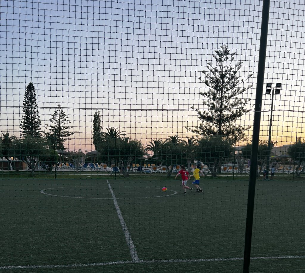 OfficialBoyes's tweet photo. Name a game that a bunch of kids who were strangers an hour ago from all over Europe can just join in and play. #theuniversallanguage https://t.co/H1wTEcOv9p