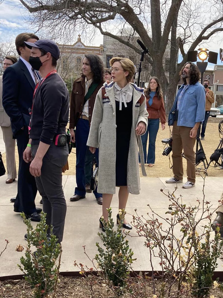 lizziesboy's tweet photo. 📸 Elizabeth Olsen as Candy Montgomery on set of Love &amp; Death https://t.co/DlbIo6H76b