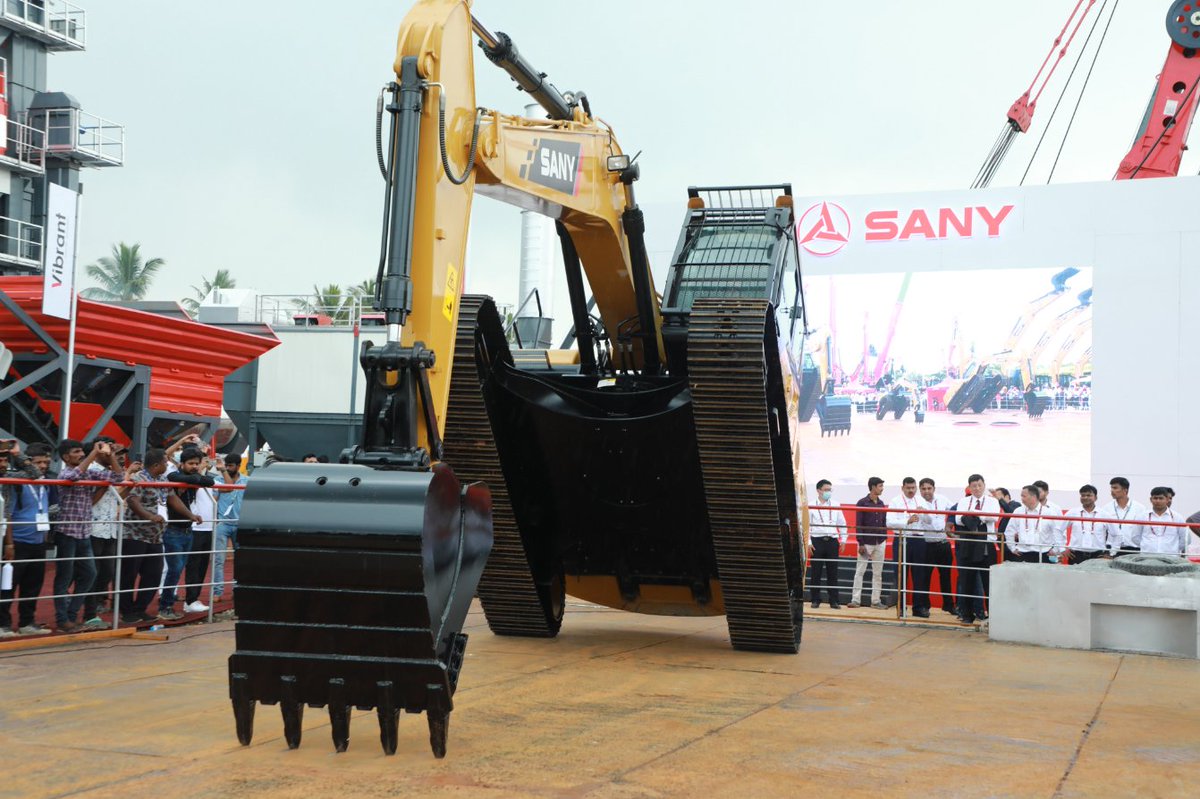 SanyIndia's tweet photo. Machine Dancing in Sany India pavilion at CII Excon 2022.

#SANY #SanyIndia #Excon2022 #Excon #NayeBharatKaNirmata #ConstructionEvent #ConstructionExhibition #QualiltyChangesTheWorld #MachineDance #Excavator #HeavyEquipment #HeavyMachinery #SanyExcavator https://t.co/U41sIKONlU