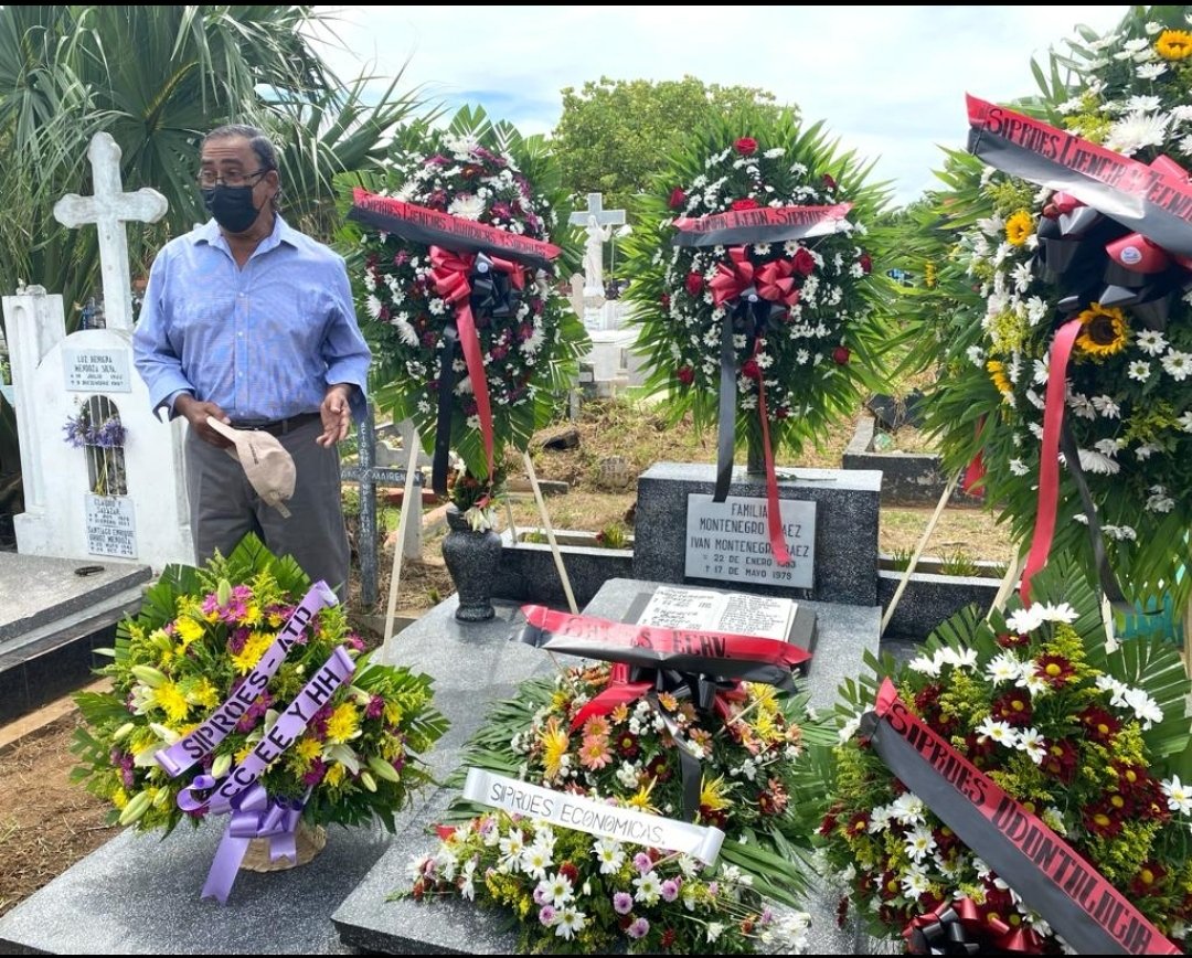 siproesunanleon's tweet photo. Hoy y siempre honraremos la sangre derramada de Iván Montenegro y de todos nuestros Héroes y Mártires, que ofrendaron su vida para darnos paz, tranquilidad, dignidad, restitución de derechos dados por nuestra Revolución Sandinsita
#SandinoSiempre
#LeonRevolucion
#SiproesUnanLeon https://t.co/4pdI27waIV