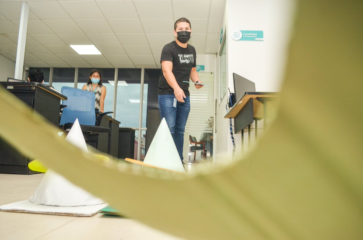 CORMACARENA's tweet photo. ¡El ejemplo empieza en casa ♻️! En compañía de joselito reciclador nuestros funcionarios participaron en actividades lúdicas para celebrar el Día del Reciclaje. De manera divertida dispusieron los residuos sólidos en los colores blanco, verde y negro.
#Cormacarena #ElMetaLoVale https://t.co/yhyhCqBmAK