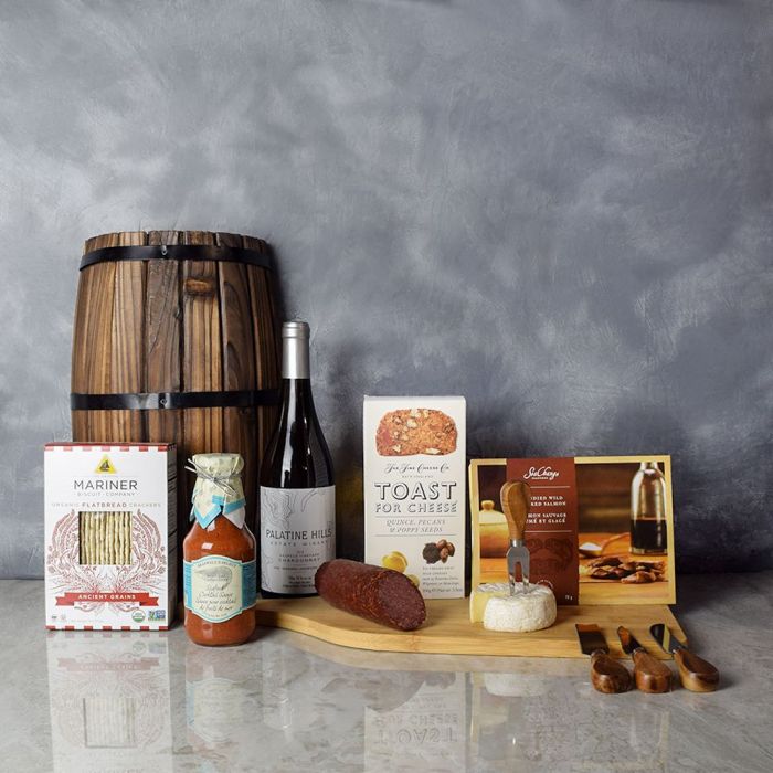 bostonbaskets's tweet photo. The Meat, Cheese &amp; Crackers Wine Gift Basket is a treat fit for royalty, with products bringing you bold flavors and textures.

Hurry! Shop now!🎁

https://t.co/2eesBM4INZ

#Bostonbaskets #winebottle #cheese #salami #salmon #cheesetools #crackers #usa #canada #fathersday #father https://t.co/JkNuSHEooh