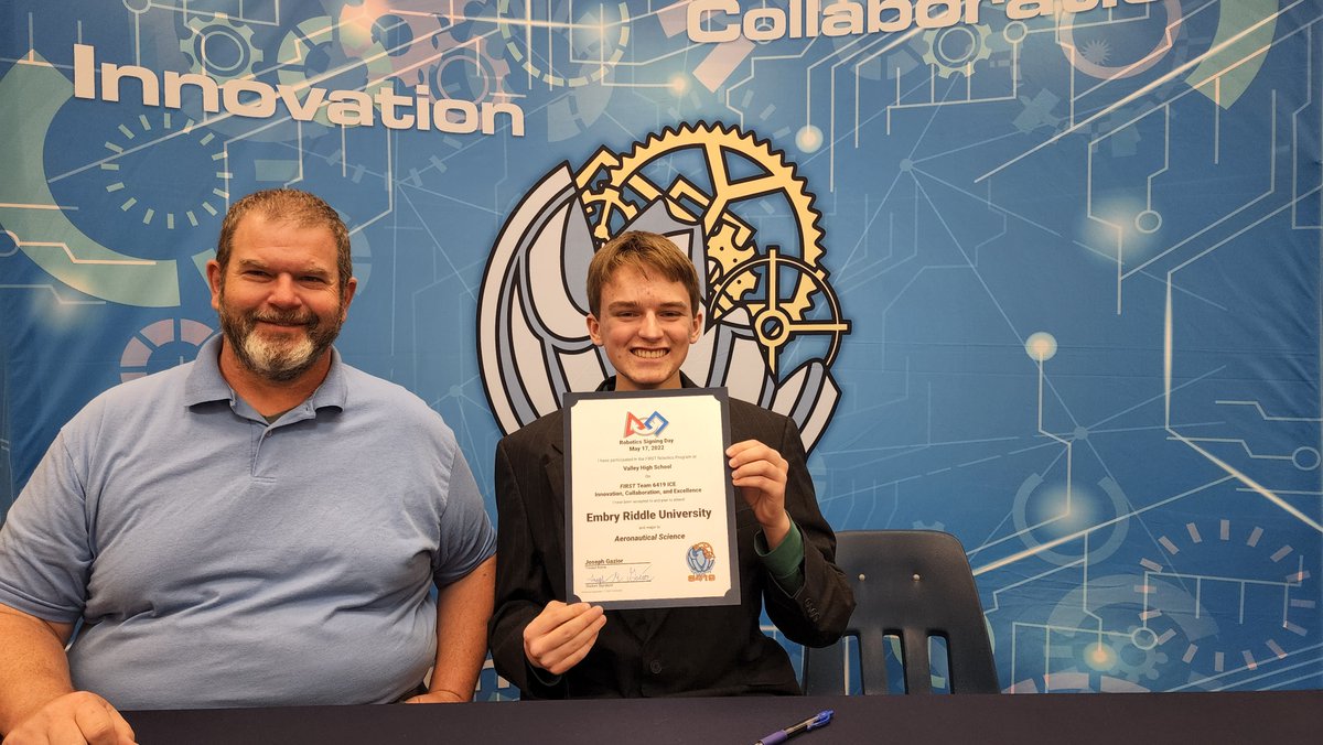 Celebrating #FIRSTSigningDay with our seniors!! #FSD2022