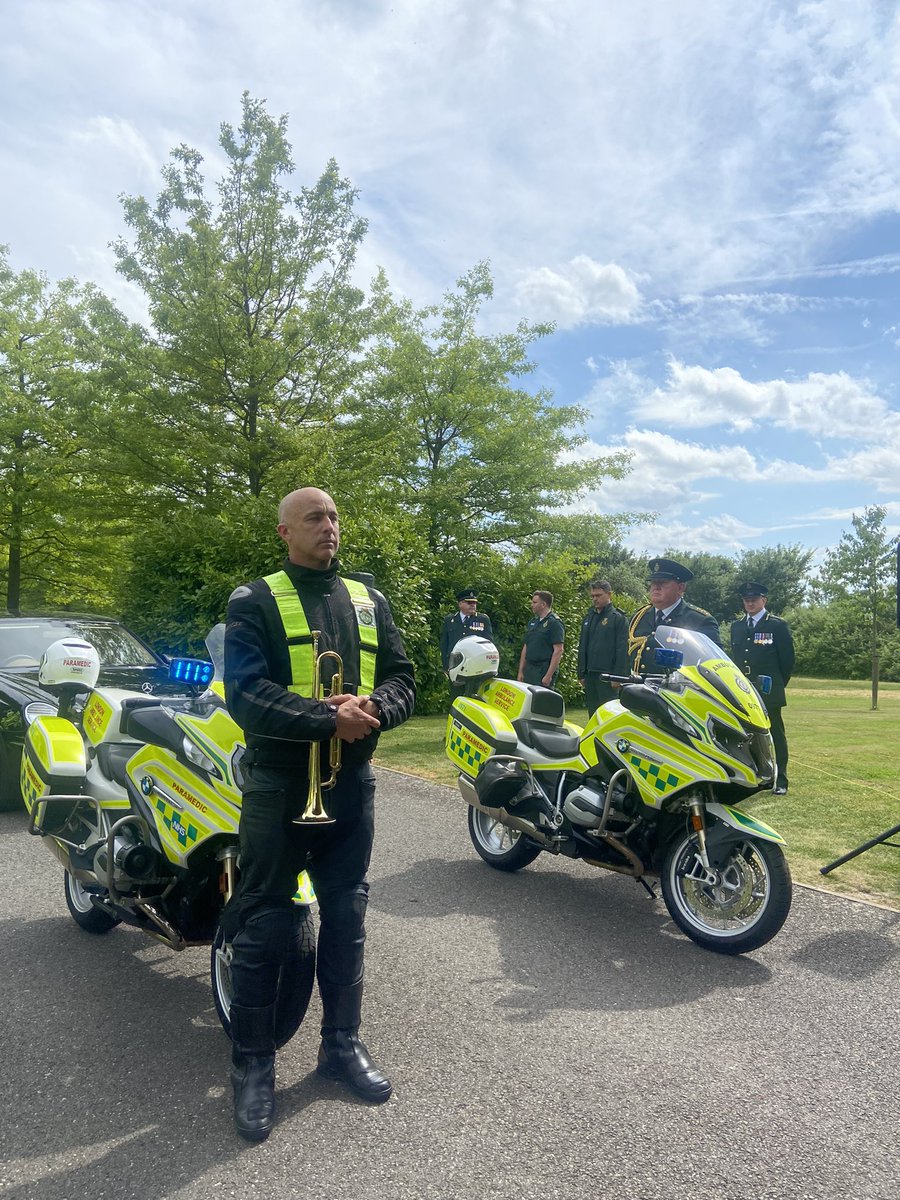 danielelkeles's tweet photo. With heavy hearts, we gathered to bid a final farewell to Mark Pell today, one of the paramedics in our Motorcycle Response Team.

A convoy of 29 motorbikes escorted the procession before a trumpet salute of the Last Post played. It was so incredibly touching. Rest in Peace, Mark https://t.co/kxkqoJWZ1j