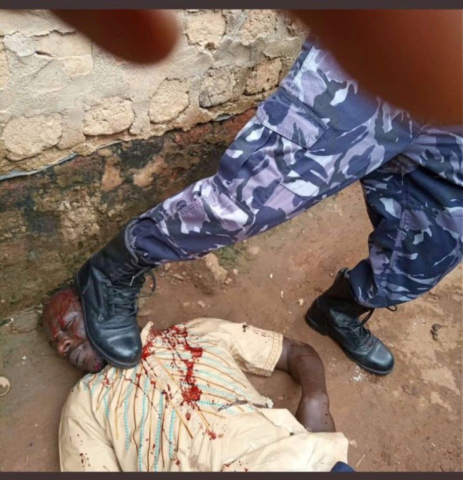 madways__'s tweet photo. HUMAN RIGHTS MUST NOT BE DISCRIMINATIVE.@POTUS& @EU_Commission are slapping #Russia with sanctions for invading Ukraine YET no sanctions were put @KagutaMuseveni after #NovMassacre&other crimes he continues to commit.WHERE IS THE JUSTICE? #KUNGA #EndPoliceBrutality @G7 @UN @USAID https://t.co/IOeMreRFGg
