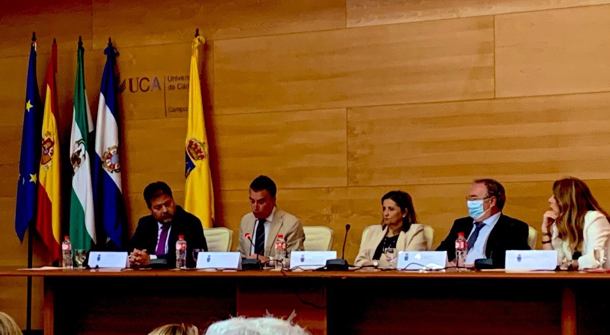 Nuestro flamante Fiscal Jefe Provincial, don Ángel Núñez <a href="/anun65/">Ángel Núñez</a> , en su primer acto oficial: Clausura del Master de Abogacia. 

Está siendo, como era de esperar, muy interesante. “Conveniencia de la dirección de la investigación por el Ministerio Fiscal"