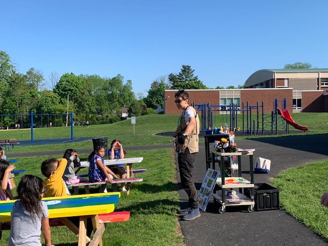 PCFine_PerfArts's tweet photo. What a wonderful week here in PC! Visting artist Christina Baal will be working with all our 2nd students and creating art work all about BIRDS!! Go creative Rams! @PortChesterUFSD https://t.co/N3WU5pbGuL