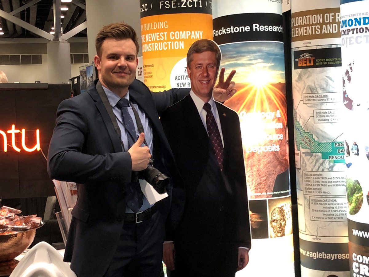 Zimtu's tweet photo. Or you can have you picture taken with PM Harper for those of you who are more politically minded! #VRIC2022 https://t.co/kGHN11nQW4