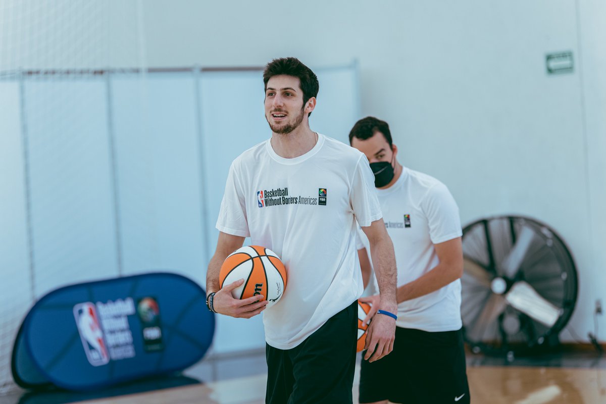 NBALatam's tweet photo. A full las energías en el #BasketballWithoutBorders 🔋

¡Y con entrenadores de lujo! @C_Duarte5 @BolmaroLeandro 🤩💪 https://t.co/JQMawsbPLA