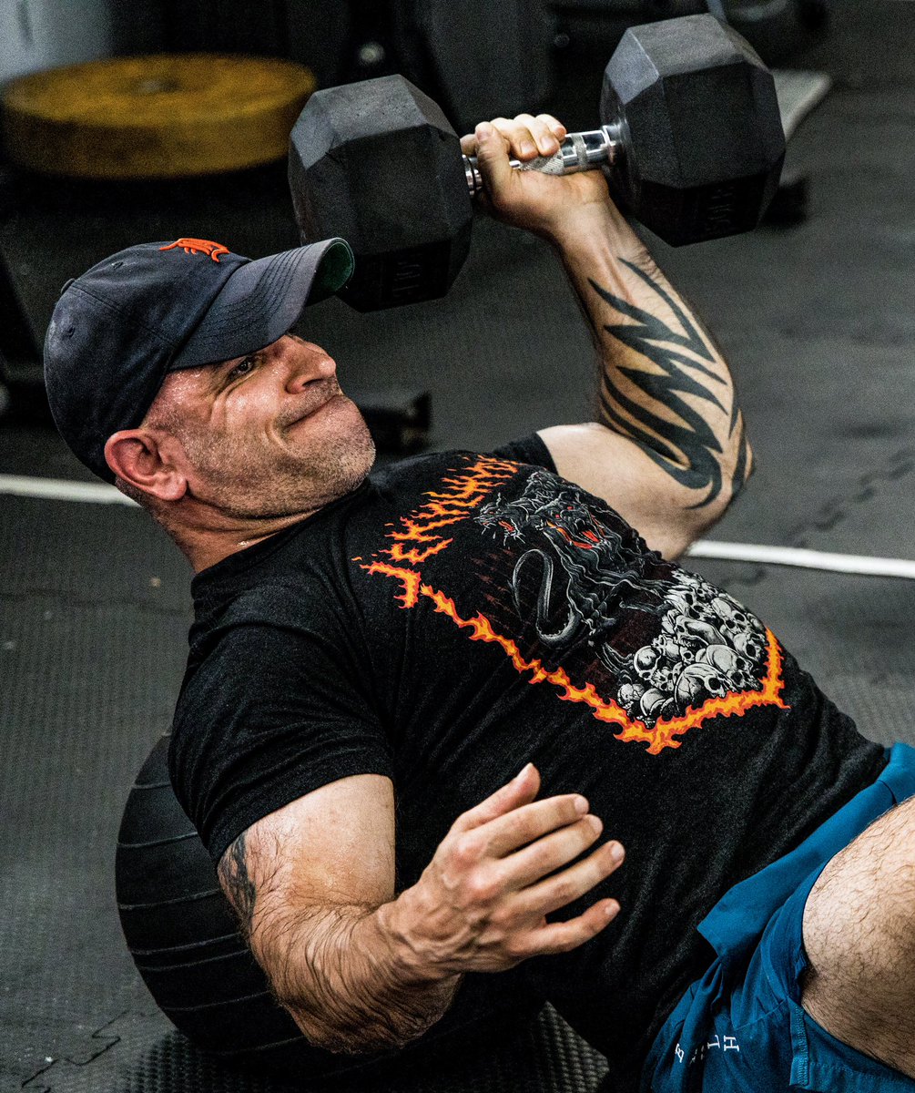 Jekyll_HYDE_App's tweet photo. Gotta stay on top of the accessory work! https://t.co/rXdvtxr5fP
.
.
#jekyllhyde #cerberus #accessorywork #dumbbell #hwpo https://t.co/RTsfqlMj8x