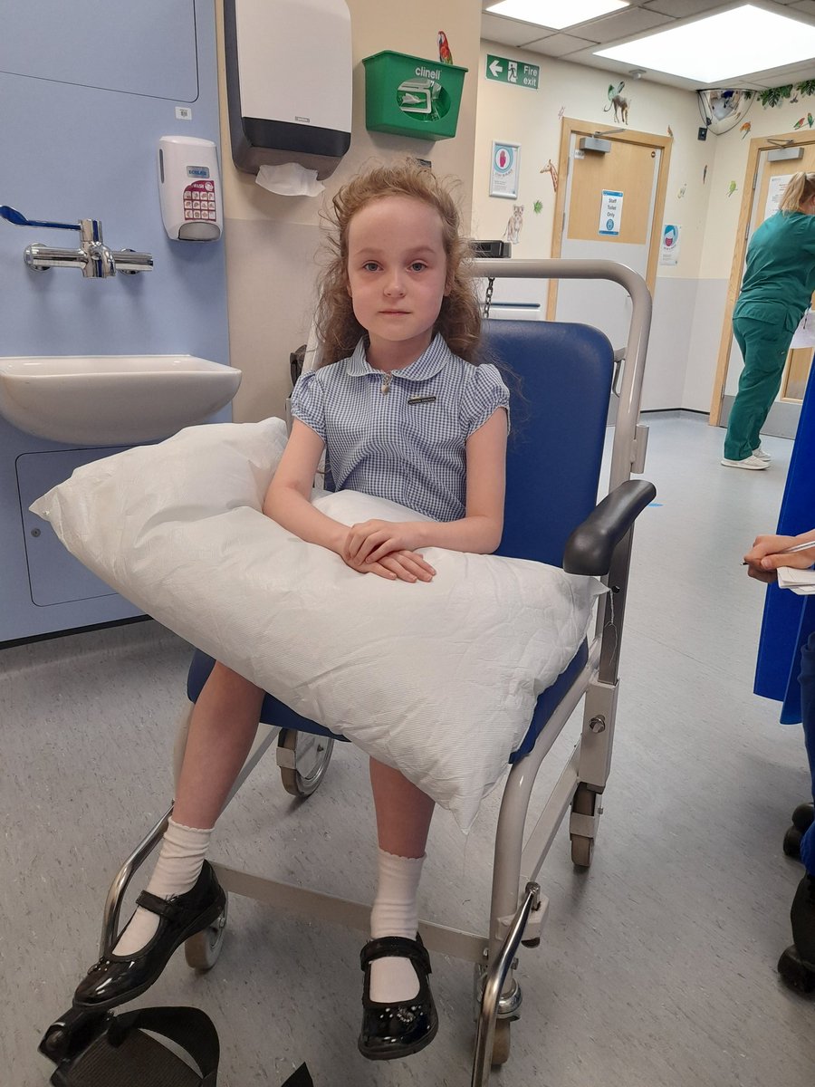 lizziesummer123's tweet photo. Millie has been such a brave girl today, We have just got home from hospital.  Sadly her arm is broken 😭
Thank you to everyone who looked after her today at swingate 💓 @MissMossYear1 @SwingatePrimary https://t.co/5KuU19D7lk