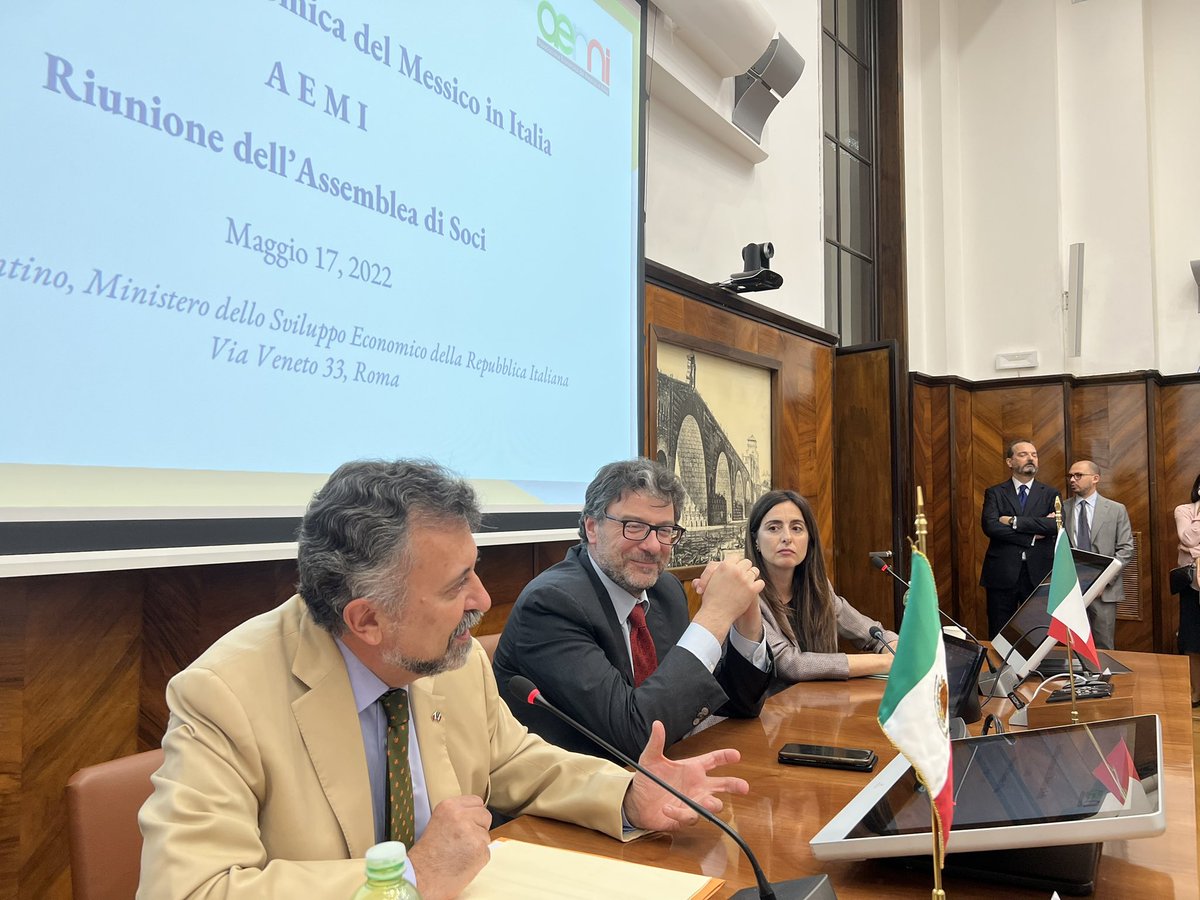 mimit_gov's tweet photo. 🇮🇹🇲🇽“Il mio saluto agli imprenditori di @Economiaim riuniti in Assemblea a #PalazzoPiacentini. Sono certo che l’amicizia tra i nostri Paesi sarà la base per instaurare ulteriori rapporti  economici e favorire gli scambi commerciali tra Italia e #Messico” Giorgetti https://t.co/OyEkrBFAZG