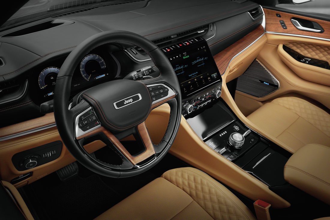 jeepkuwait's tweet photo. فخامة داخلية جراند شيروكي سمت ريزيرف.
The Elegant interior of the Grand Cherokee Summit Reserve.
#جيب #جراند_شيروكي #جيب_وبس
#Jeep #GrandCherokee #SummitReserve 4x4
#Theresonlyone
#OIIIIIIIO https://t.co/1RLRtzVVpL