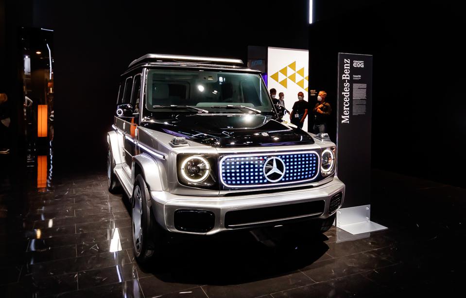 Forbes's tweet photo. Sila’s High-Efficiency Battery Anode To Power Electric Mercedes-Benz SUV https://t.co/7XgKC0wrVj https://t.co/v4e27qvQ13