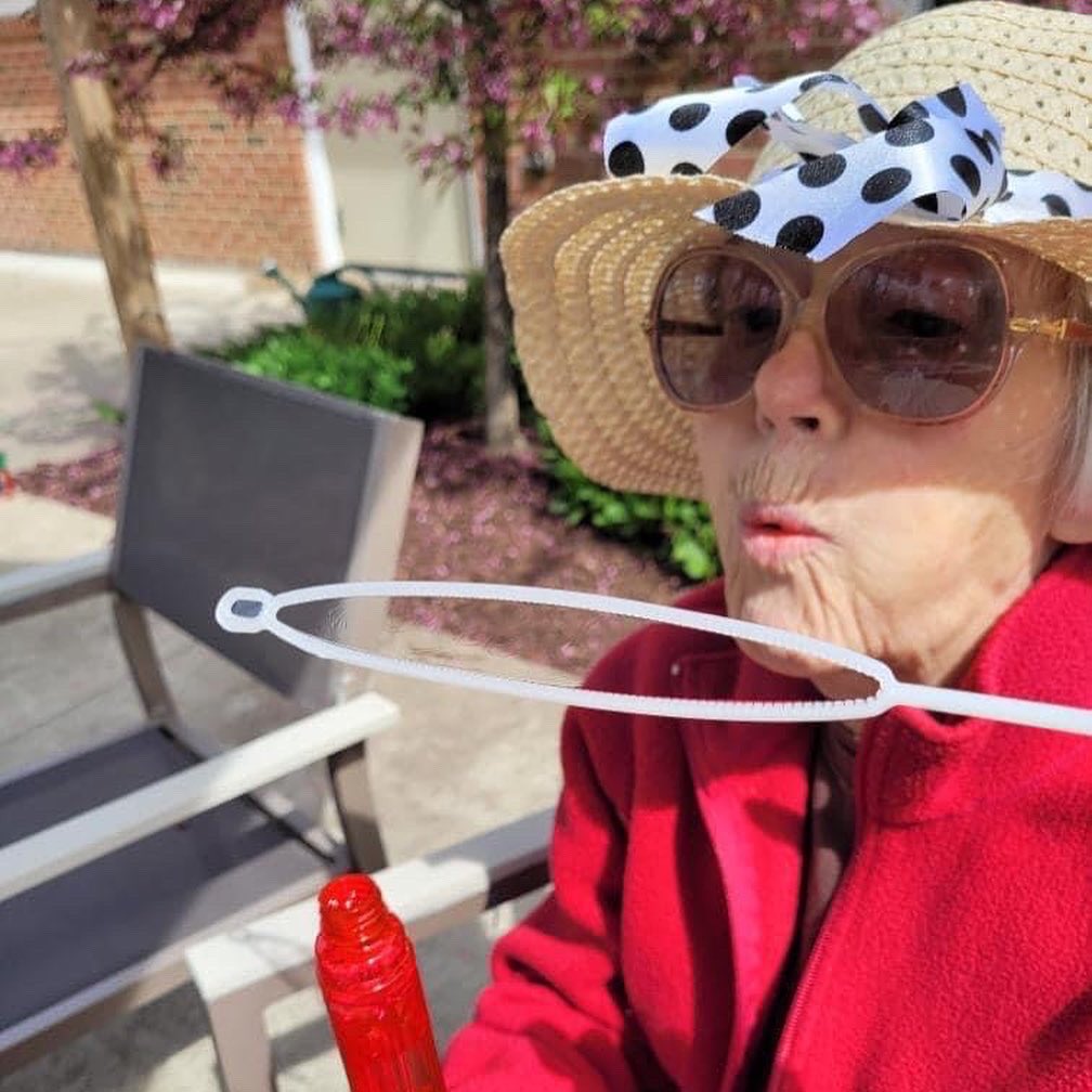 DanburyLiving's tweet photo. Feeling Bubbly on the beautiful Tuesday! 🫧☀️👒 #danburydifference

#ohio #seniorliving #seniorcare #cuyahogafallsohio #seniors #remarkableresidents https://t.co/la2P0pxBLm