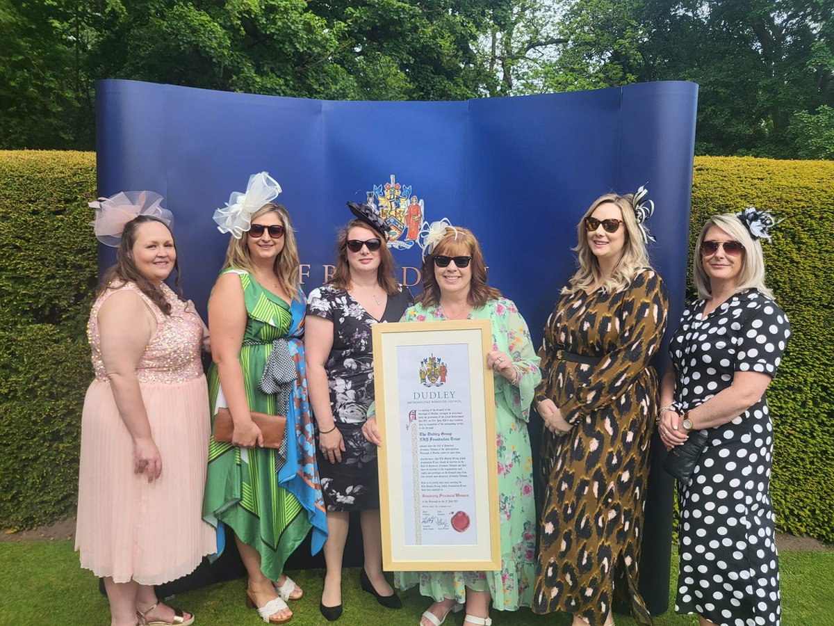 teampaeds's tweet photo. @teampaeds are super proud to have attended the Freedom of the Borough of Dudley celebration awarded to NHS staff for their commitment and resilience during the pandemic #NHS #proud @LouiseGarratt1 @TayJule @KarenAn34868919 https://t.co/PEJJt9YaYI