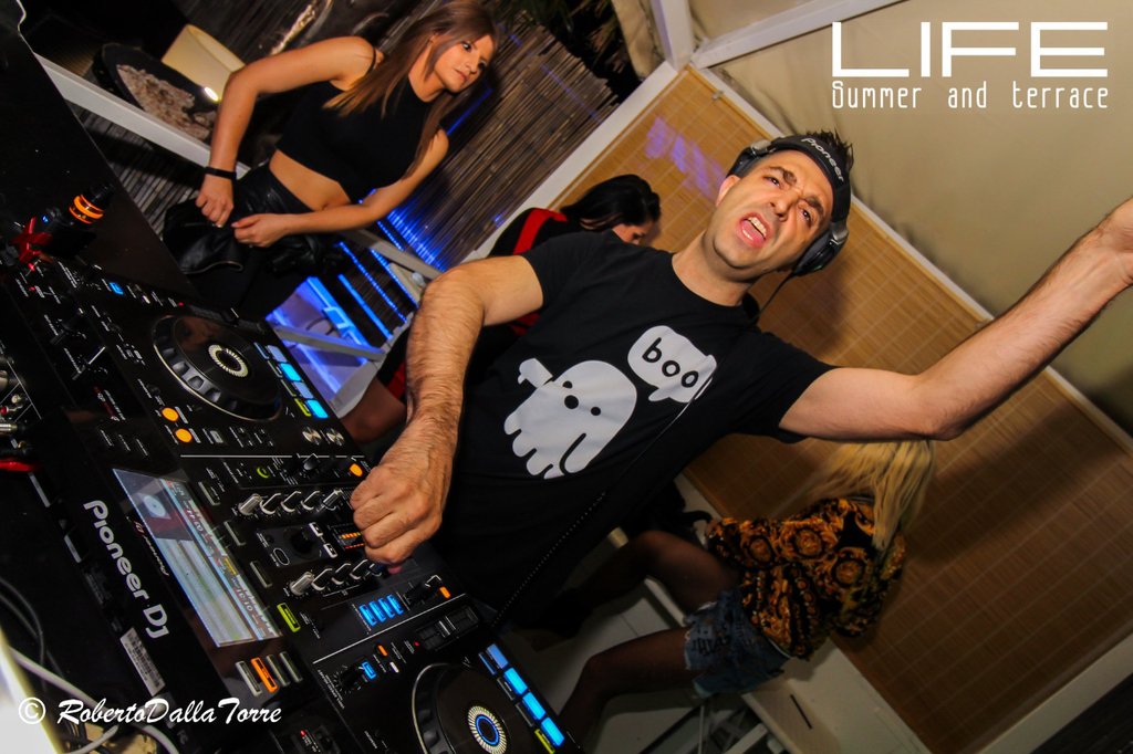 La TERRAZZA è pronta per ripartire
con una nuova Summer Season.
Vi aspettiamooo!!!

Location: @life_club_bolzano

#tbk #tbkon3 #marcoolivari #smile #pretty #followme #swag #bigparty #party #partying #love #night #music #funtimes #hot #funny #partymusic #… instagr.am/p/CdqrOj-NuY3/