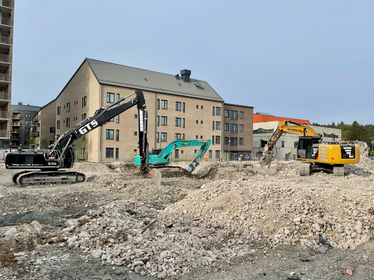 Runt Selma Lagerlöfs Torg har det hänt mycket de senaste åren och förvandlingen fortsätter. Vi har haft flera olika roller i många av projekten. Vi har både projekterat, samordnat Miljöbyggnads-certifieringar och besiktigat VVS-installationerna. #Aohab