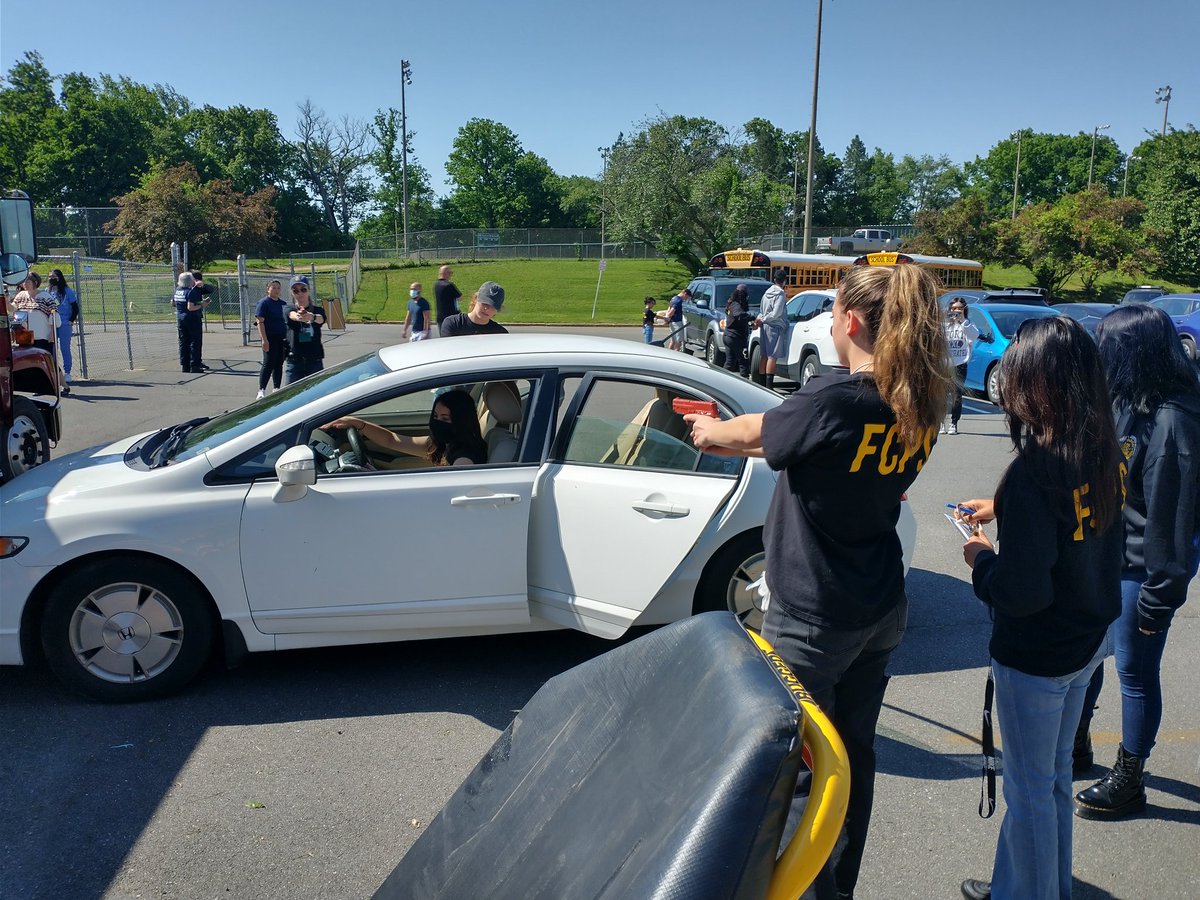 fcacad's tweet image. Students from all FC Academy classes brought their expertise to the simulated mass casualty event today and learned about more about how their chosen field interacts to keep us safe and save lives!  @FallsChurchHS @FCPSR2 @FCPS_CTE