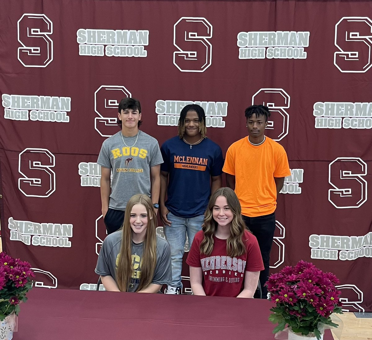 SHBearcatATH's tweet photo. Congrats to these fabulous athletes who signed their letter of intent to play at the next level today. We are honored to celebrate these guys! #SpringSigning #BuildingBearcats https://t.co/1UgpayLj6V