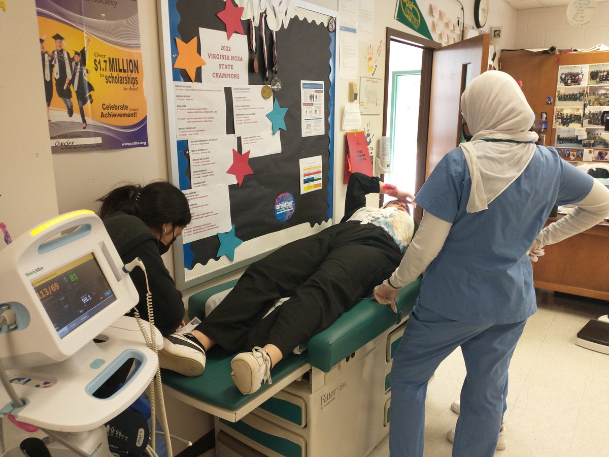 fcacad's tweet image. Students from all FC Academy classes brought their expertise to the simulated mass casualty event today and learned about more about how their chosen field interacts to keep us safe and save lives!  @FallsChurchHS @FCPSR2 @FCPS_CTE