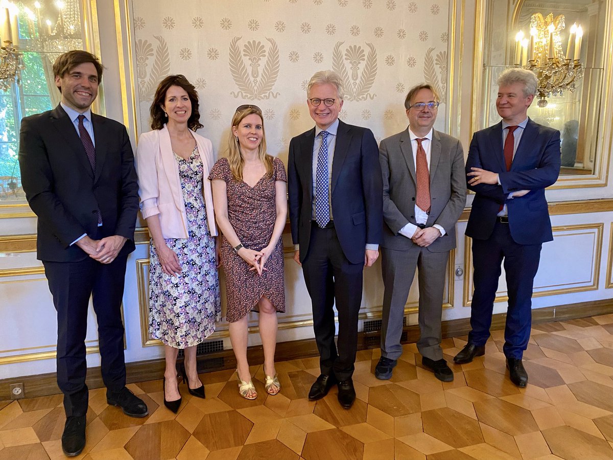 AmbDEenFR's tweet photo. Honoré de remettre ce soir le prix Nerval-Goethe à Juliette Aubert-Affholder pour sa #traduction du Roman de #Tyll Ulespiègle de Daniel #Kehlmann. Une belle coopération littéraire 🇫🇷🇩🇪!
@GI_Paris @MinistereCC @languesFR @LettresSorbonne @ActesSud
#littérature https://t.co/fY8bzkwRo4