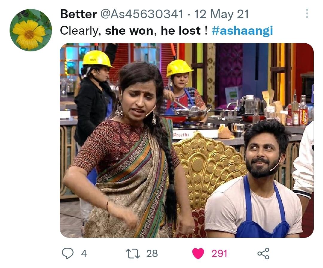 amycreationnss's tweet photo. This tweet striked while seeing this! Good old days✨! Meenamaa💃

*shade dhane 🕶 indha vetchukonga entaye irku* https://t.co/N4812WQsb8