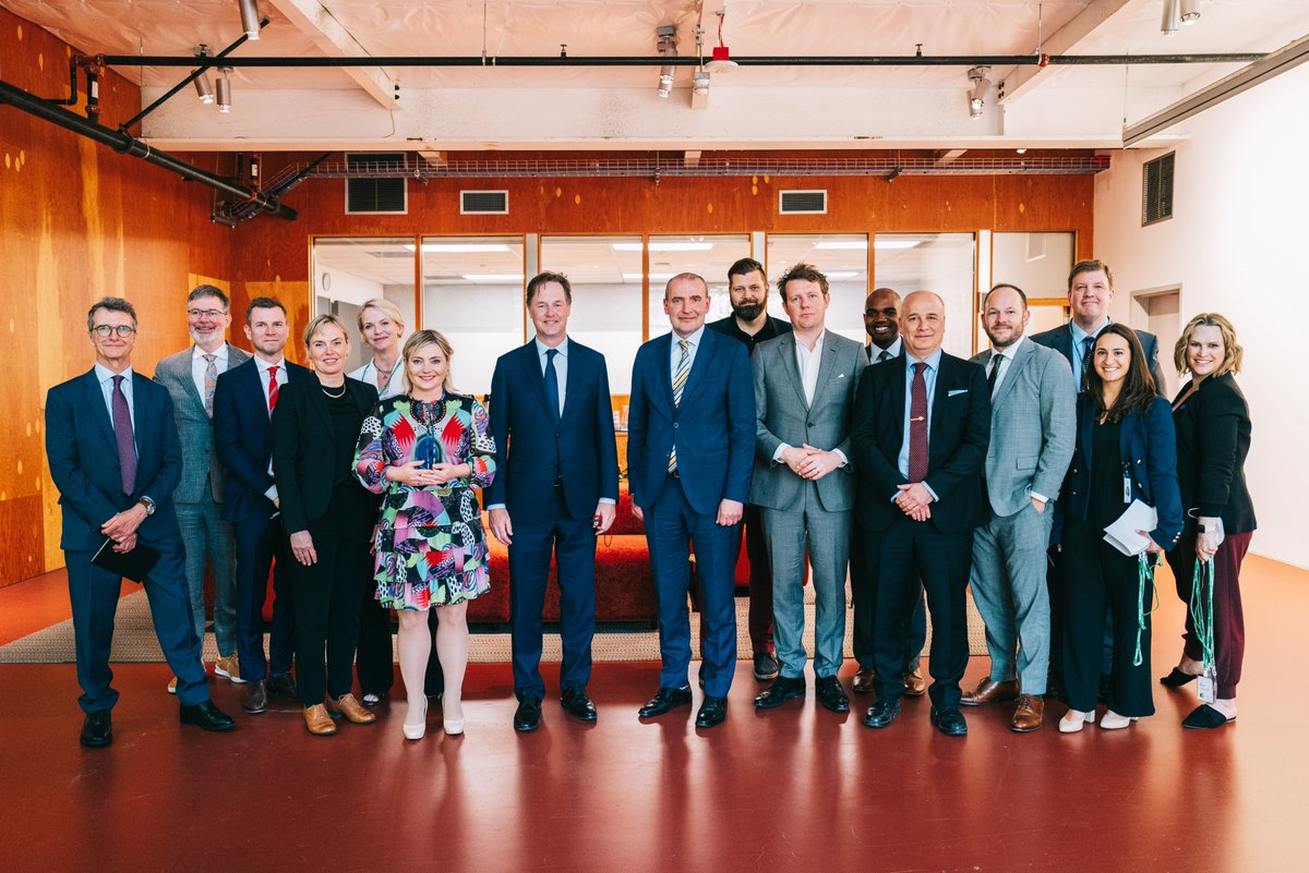 Pleasure to host <a href="/PresidentISL/">Office of the President of Iceland</a> and his team at <a href="/Meta/">Meta</a>'s Headquarters. We had a great discussion with <a href="/mi_malt/">Almannarómur: Miðstöð um máltækni</a> on how our AI tech can help preserve language diversity, as well as the economic and societal potential of the metaverse.