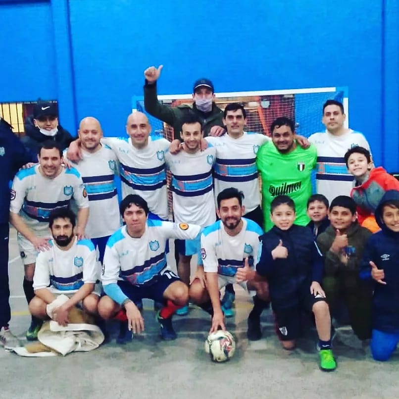 LynchFutsal's tweet photo. ✋#Senior
⚽️ Resultados vs Nolting
👍Veteranos 6 a 3 a
👎Master 9 a 6
👍Junior 5 a 4
Fecha 4 #Elite1 de @AMFPrensa 🏆
#somosSocialLynch 🇪🇪
#sentimientodebarrio 💪 https://t.co/qknrDSY54v